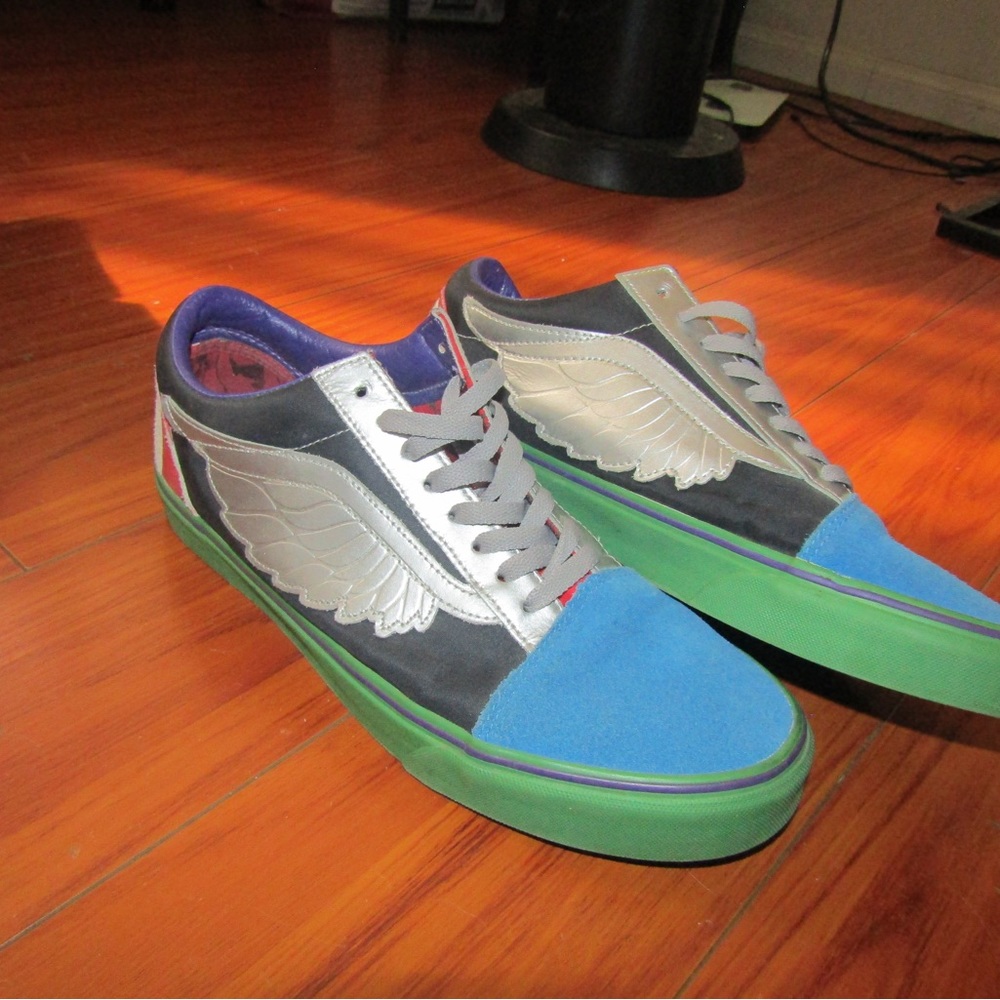 Mens Marvel Themed vans size11.5
